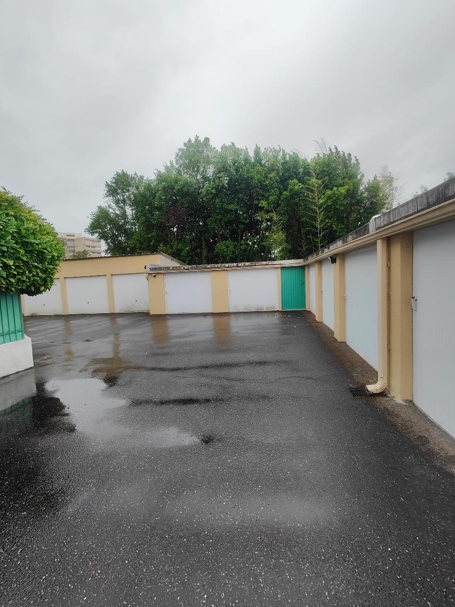 location parking à MERIGNAC - 110 C.C. / mois